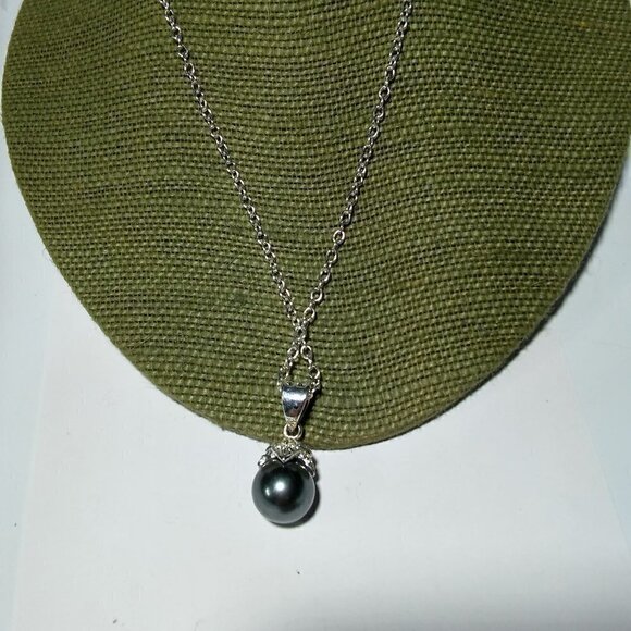 Women`s silver tone faux pearl crystal necklace. - Picture 3 of 5